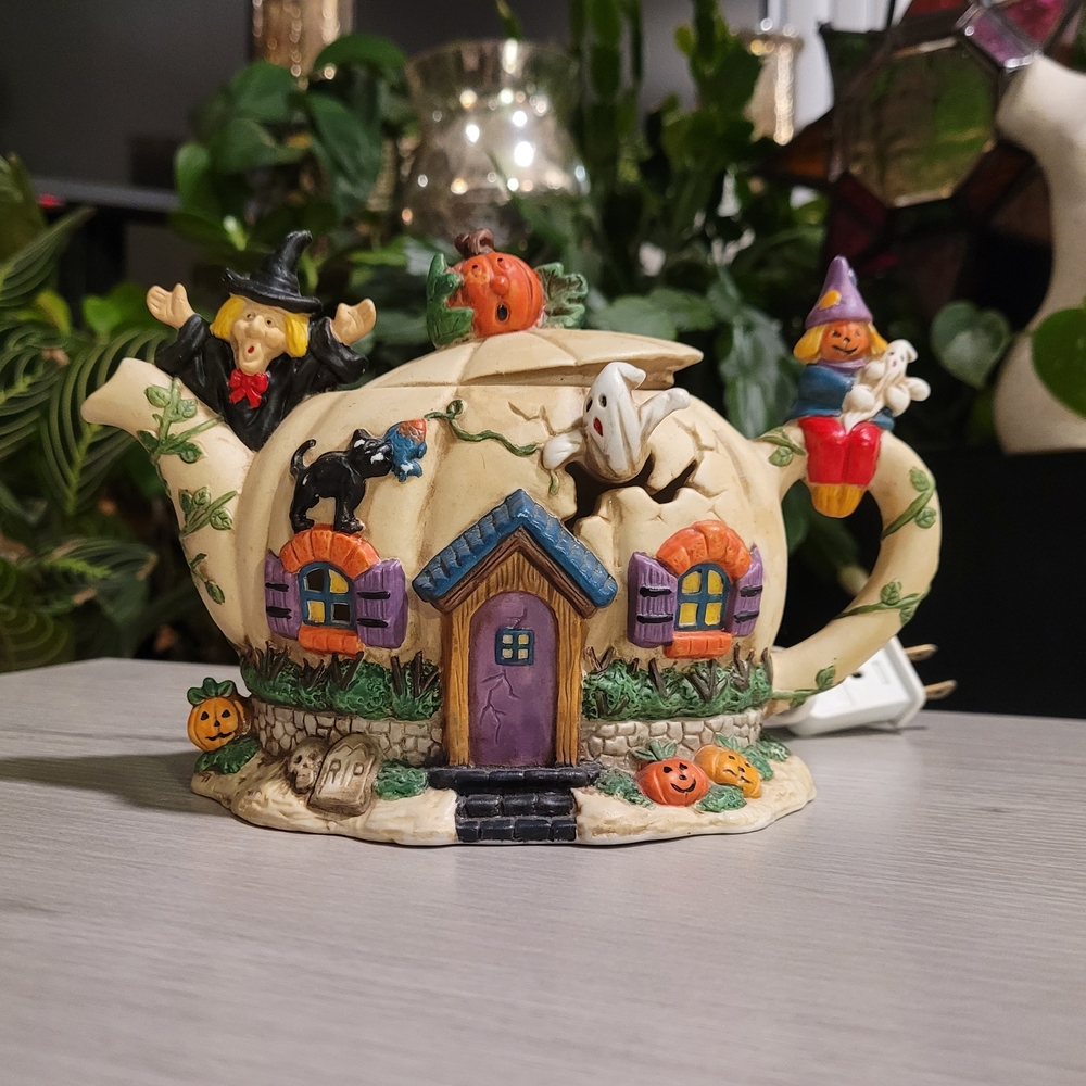 Vintage Halloween Themed Ceramic Lightup Teapot Village Piece